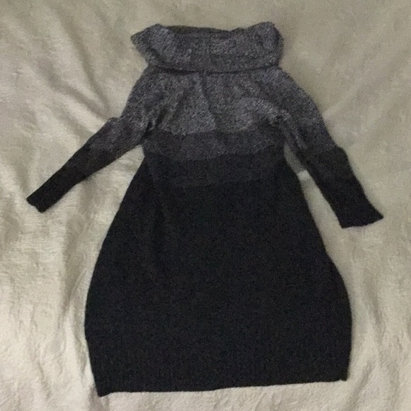 Turtle neck dress - Picture 2 of 3